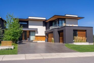 Aluminum and glass houses