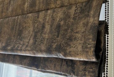 Roman blind with gold chain