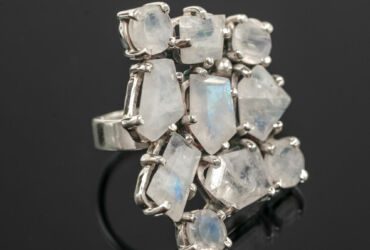 Silver jewelry with natural minerals