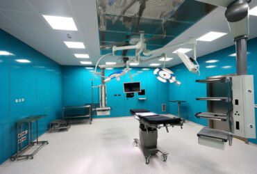 Modular operating room with Infimed operating lights and tables