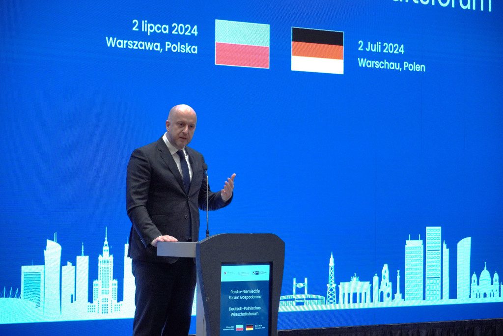 PAIH President Andrzej Dycha speaking from the stage