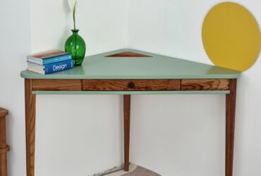 Corner desk in triangle shape Ashme i sage green color