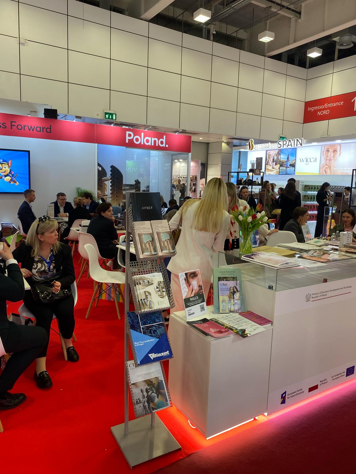 Polskie stoisko narodowe na targach Cosmoprof